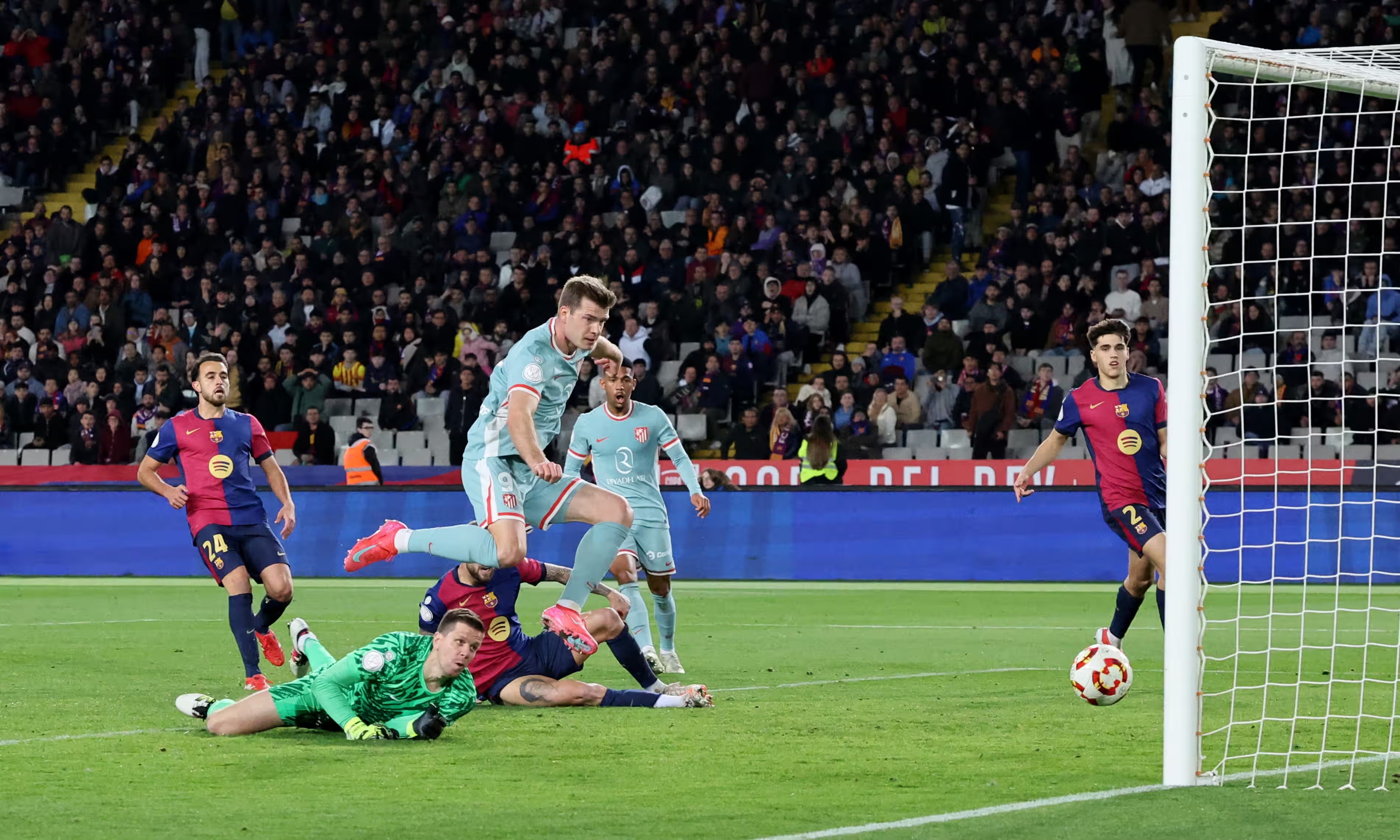 ฟุตบอลยุโรป: บาร์เซโลน่าและแอตเลติโกในเกมรอบรองชนะเลิศที่มีการดวลกันถึง 8 ประตู