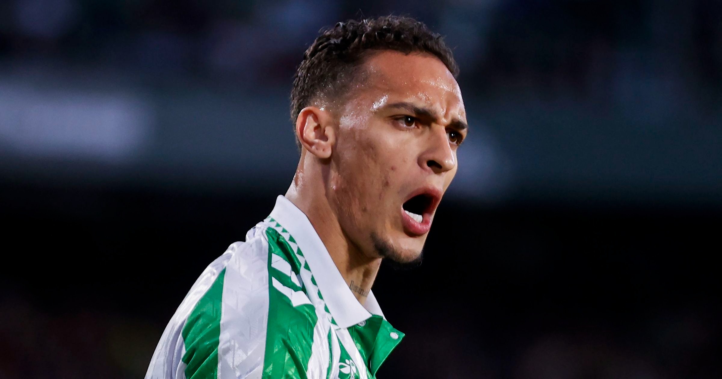 จูเนียร์ เปโดรโซ เอเยนต์ของแอนโทนี่ โต้กลับคำวิจารณ์ที่ “ผิวเผินมาก” ของรูเบน อาโมริม โดยกล่าวว่า “เราไม่เห็นด้วยอย่างสิ้นเชิง”