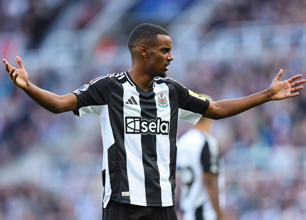 อเล็กซานเดอร์ อิซัค: กองหน้านิวคาสเซิล 'ไม่คิด' ถึงอนาคตก่อนเกมรอบชิงชนะเลิศคาราบาวคัพกับลิเวอร์พูล