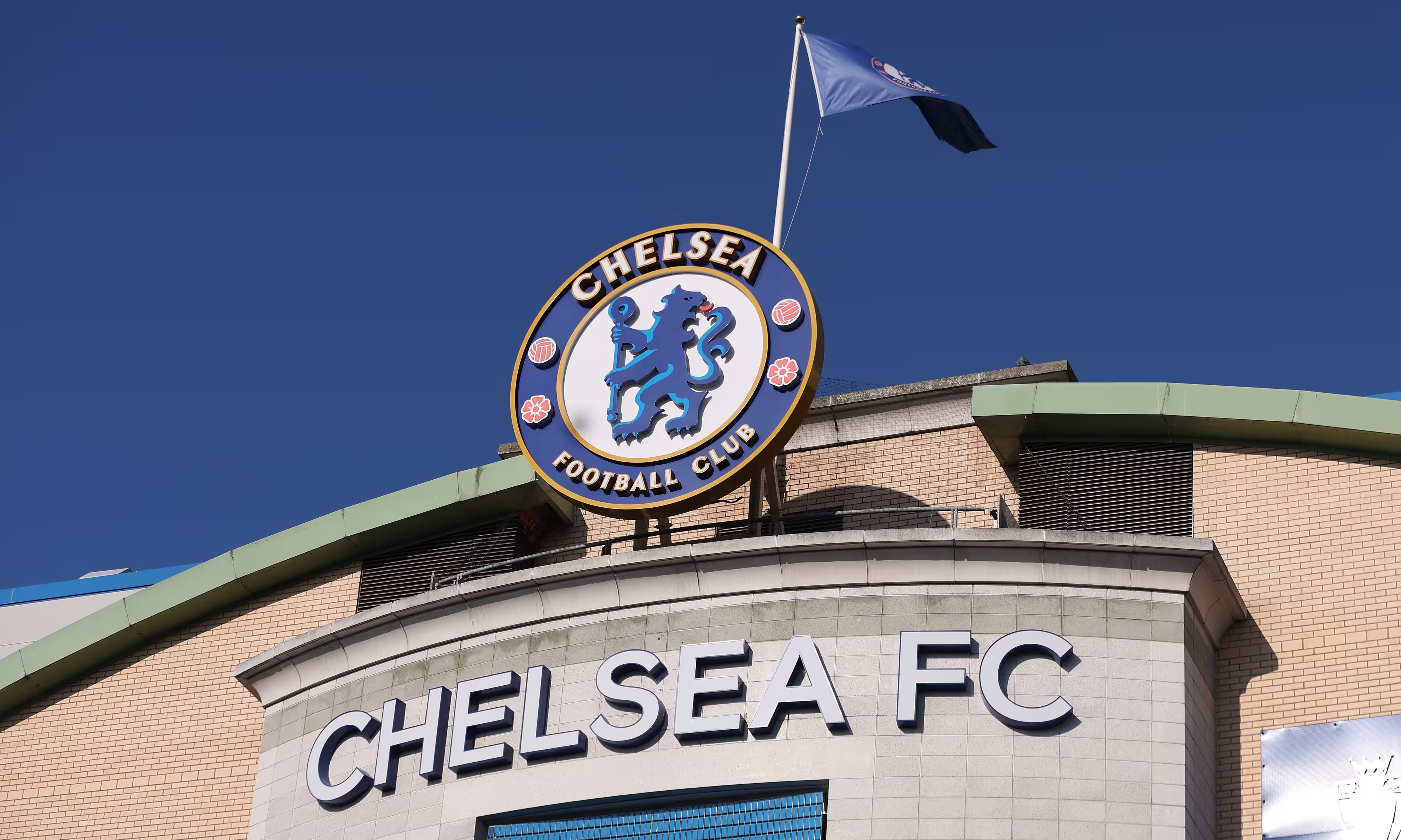 เชลซีต้องยื่นข้อเสนอขอซื้อเอิร์ลสคอร์ท ไม่เช่นนั้นอาจพลาดโอกาสลงเล่นในสนาม