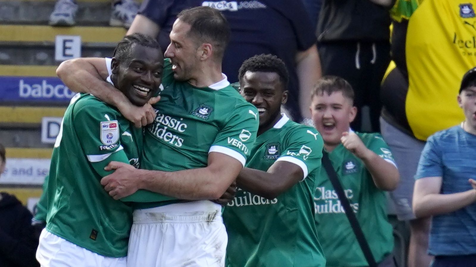 พลีมัธ อาร์ไกล์ 3-1 โคเวนทรี ซิตี้: ผู้แสวงบุญสานต่อความฝันในการเอาชีวิตรอด