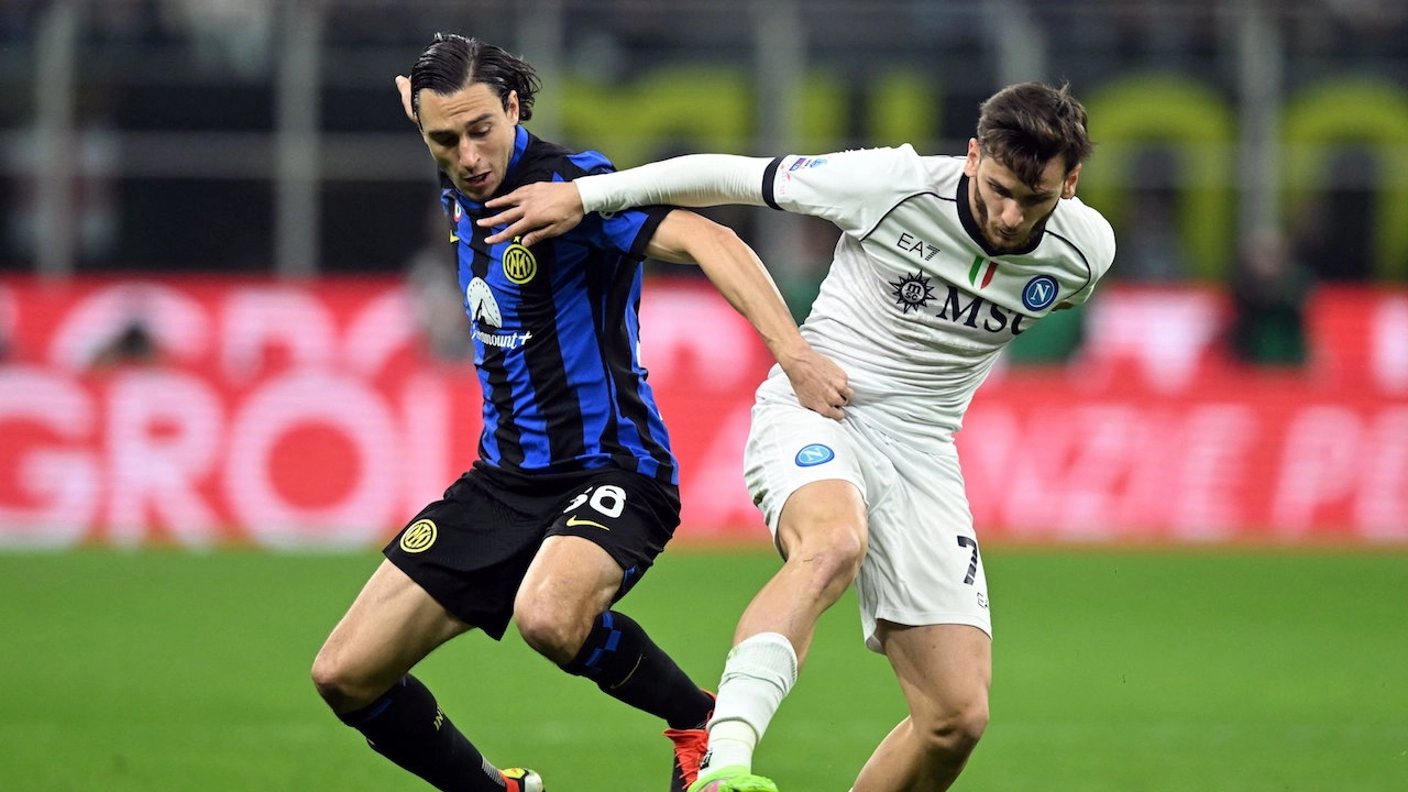 ดราม่าชิงแชมป์ยุโรป อินเตอร์ มิลาน ไล่จี้ นาโปลี         