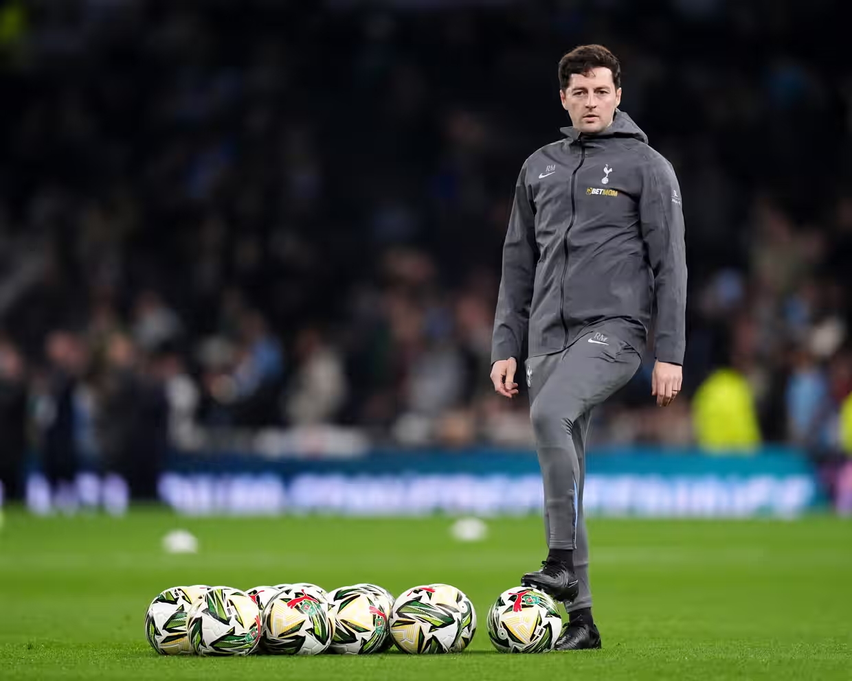 ไรอัน เมสัน ออกจากท็อตแนมเพื่อไปเป็นหัวหน้าโค้ชที่เวสต์บรอม