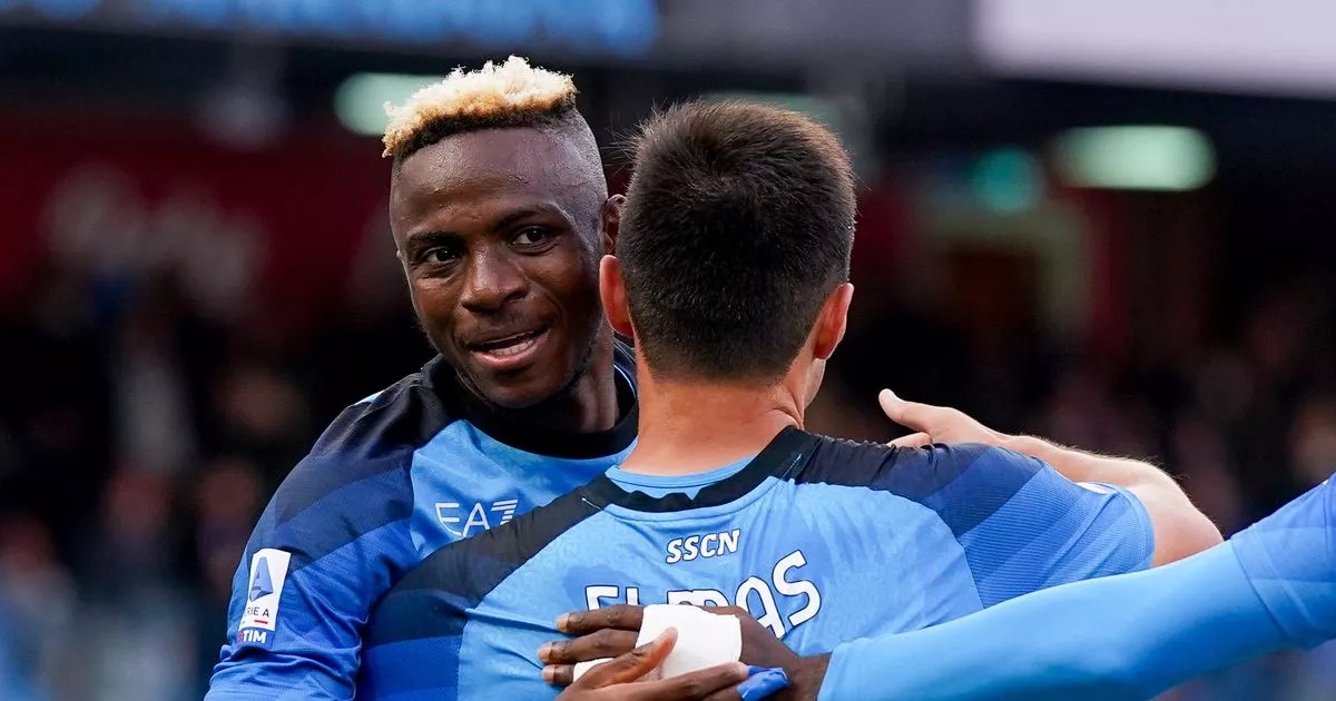 แมนเชสเตอร์ยูไนเต็ดให้กองหน้าเสริมทัพแทนวิกเตอร์ โอซิมเฮน ขณะที่เรอัลเบติสใช้ความคิดสร้างสรรค์ในการล่าตัวอันโตนี