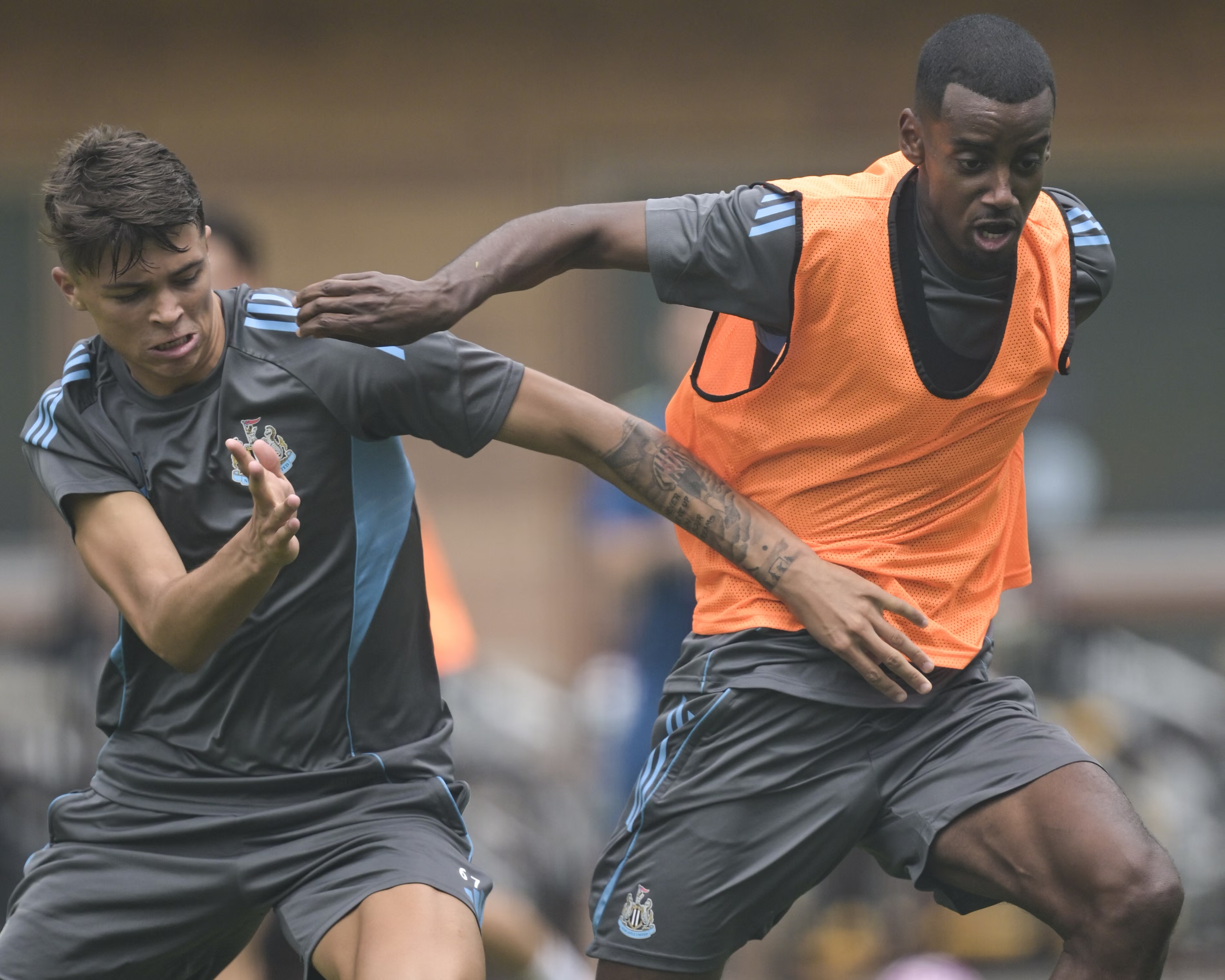 ปัญหาของฮาวเมื่อเจ้าของทีมซาอุดิอาระเบียของนิวคาสเซิลไม่สามารถเพิกเฉยต่อการขายอิซัคได้