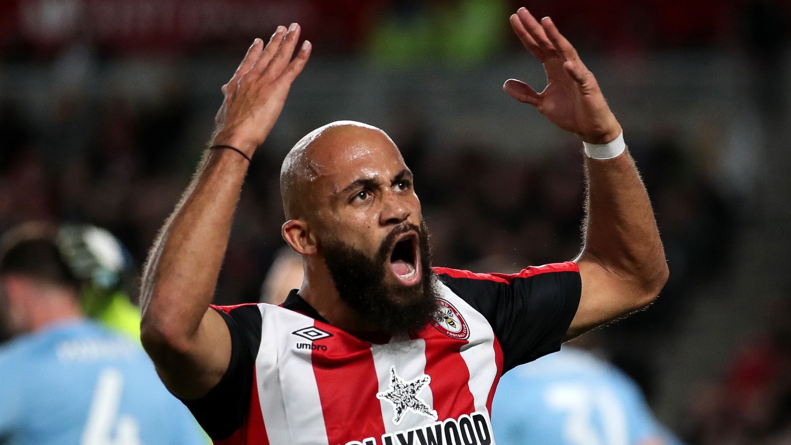 กองหน้าเบรนท์ฟอร์ด เซ็นสัญญา 71 ล้านปอนด์ สู่ทีมคู่แข่งในพรีเมียร์ลีก