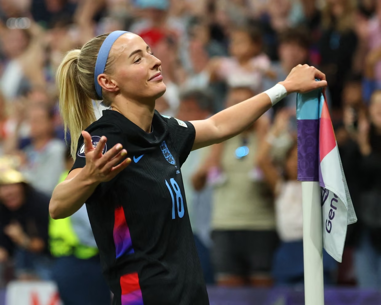 เคลลี่และอากเยมังพาอังกฤษเข้ารอบชิงชนะเลิศยูโร 2025 หลังพลิกกลับมาเอาชนะอิตาลีได้