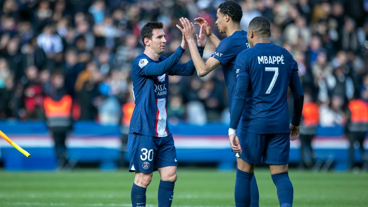 กองหน้าตัวเป้าที่สมบูรณ์แบบ ทำไม ฮูโก้ เอคิติเก้ ถึงเป็นอเล็กซานเดอร์ อิซัคของลิเวอร์พูล และเป็นทายาทของเธียร์รี อองรี ตำนานทีมชาติฝรั่งเศสได้