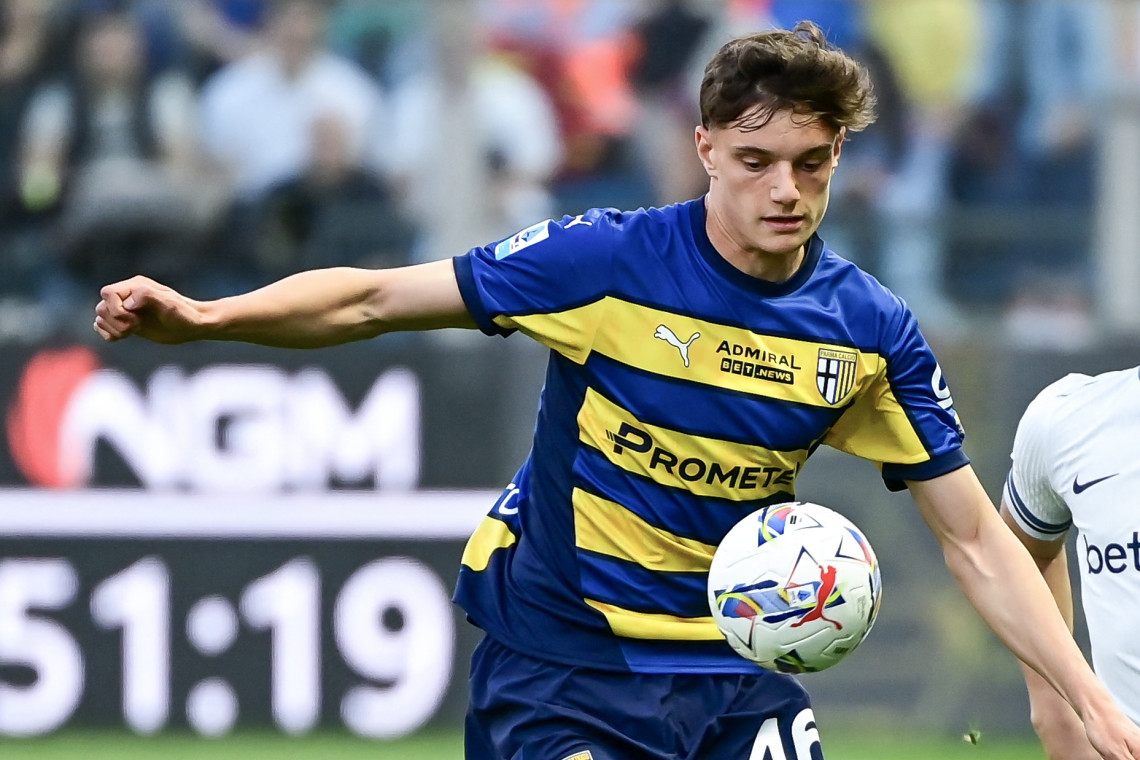 ลิเวอร์พูลตกลงค่าตัว 35 ล้านยูโรกับปาร์ม่าเพื่อเซ็นสัญญากับโจวานนี่ เลโอนี่ กองหลังทีมชาติอิตาลีชุดอายุต่ำกว่า 19 ปี       