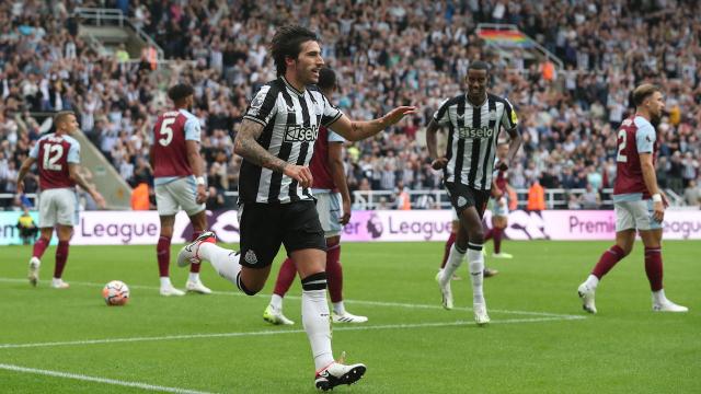 แอสตัน วิลล่า พบ นิวคาสเซิล ยูไนเต็ด เกมเปิดสนามพรีเมียร์ลีกที่ไม่ใช่แค่เรื่องราวของอเล็กซานเดอร์ อิซัคเท่านั้น