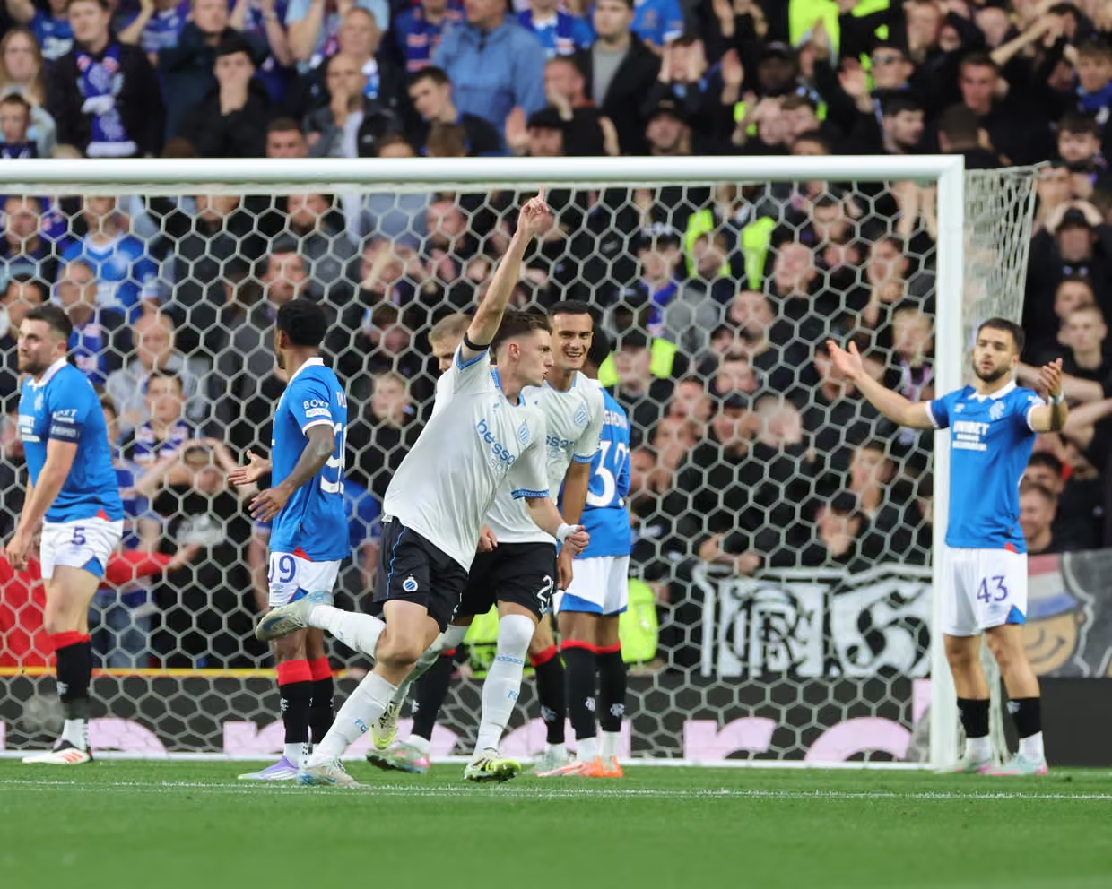 เรนเจอร์สพ่ายแพ้ตั้งแต่ต้นเกมต่อคลับบรูจจ์ ทำให้มาร์ตินต้องเจอกับความโกรธแค้นของแฟนๆ