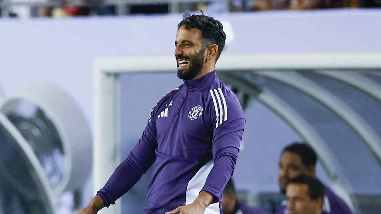 รูเบน อโมริม กล่าวว่าแมนเชสเตอร์ยูไนเต็ด ต้องเติบโตขึ้นอีกมาก หลังจากเสียเปรียบฟูแล่ม ขณะที่บรูโน่ แฟร์นันเดส ไม่พอใจ กับการแลกตัวของผู้ตัดสิน