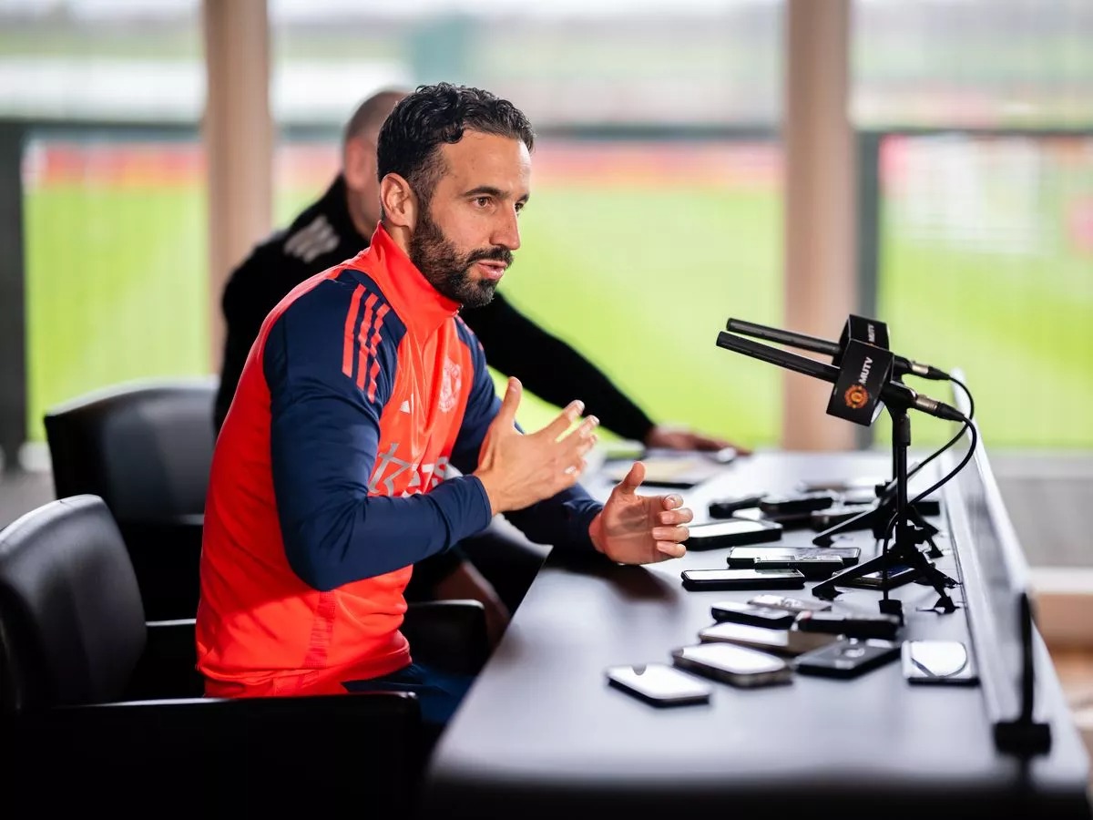 แม้แต่พระสันตปาปาก็ไม่สามารถโน้มน้าวให้ฉันเปลี่ยนแผนการเล่นของแมนเชสเตอร์ยูไนเต็ดได้ รูเบน อาโมริม กล่าวก่อนเกมสำคัญในพรีเมียร์ลีก นี่คือชีวิตของฉัน