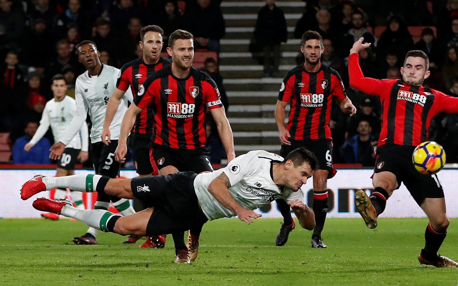 บอร์นมัธ 3-1 ฟูแล่ม: อองตวน เซเมนโย และ จัสติน ไคลเวิร์ต ส่งเชอร์รี่ส์ขึ้นแท่นอันดับสองในพรีเมียร์ลีก หลังพลิกกลับมาอย่างน่าทึ่ง