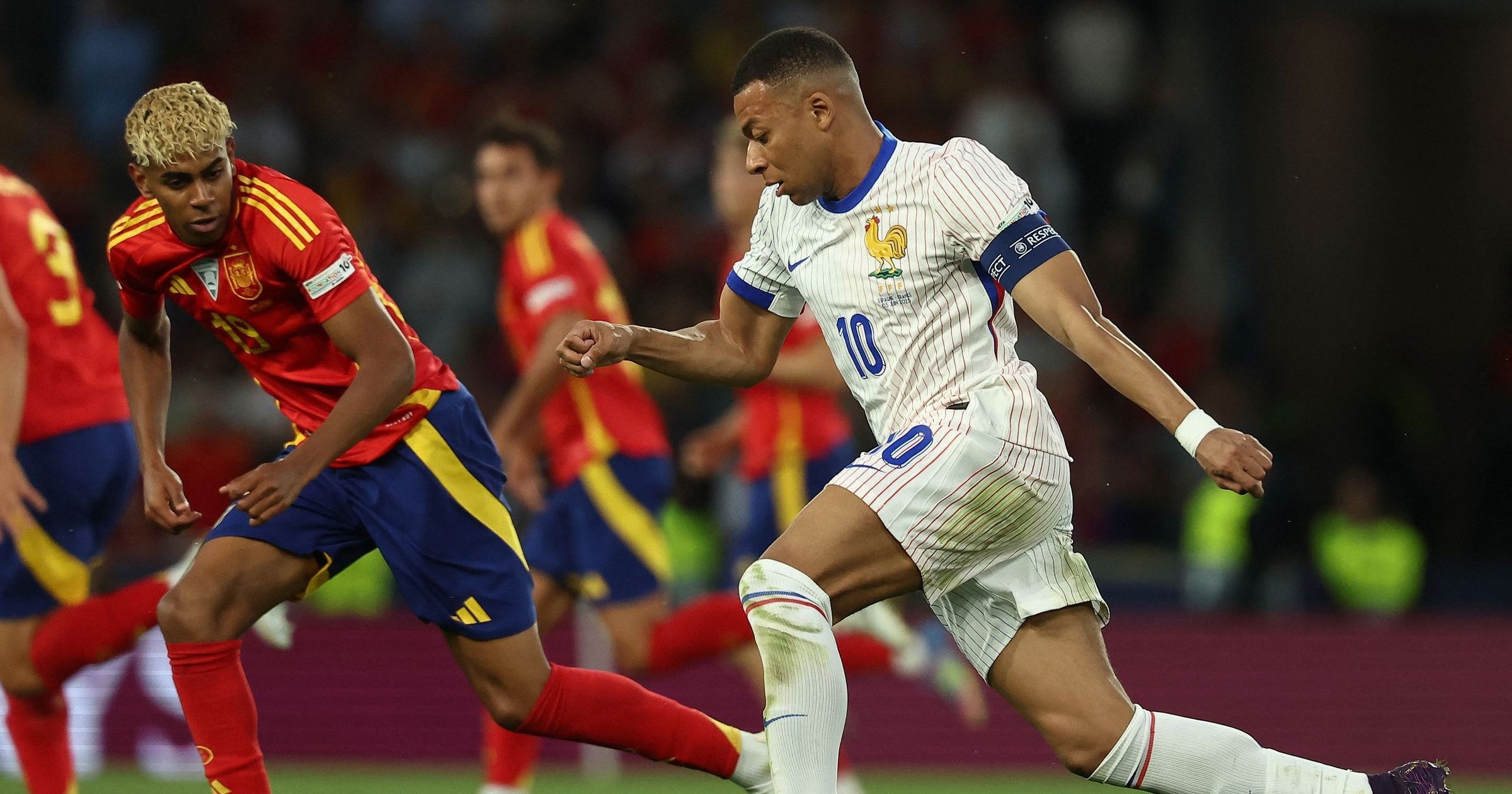 คีเลียน เอ็มบัปเป้ เรียกร้องให้นักวิจารณ์ ลามีน ยามาล 'ปล่อยเขาไว้คนเดียว' เกี่ยวกับพฤติกรรมนอกสนาม 'ทุกคนทำผิดพลาดได้'