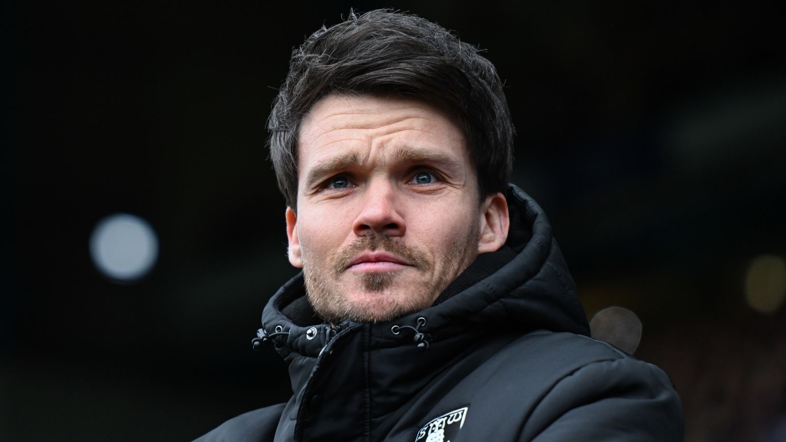 เรนเจอร์ส: แดนนี่ โรล ถอนตัวจากการแข่งขันเพื่อขึ้นเป็นหัวหน้าโค้ช โดยมีเควิน มัสแคตเป็นตัวเต็งที่จะเข้ามาแทนที่รัสเซล มาร์ติน