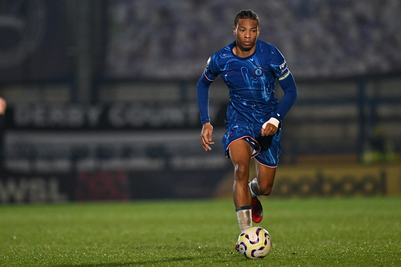 เชลซีวางแผนปั้น อิเช ซามูเอลส์-สมิธ แข้งดาวรุ่งวัย 19 ปี