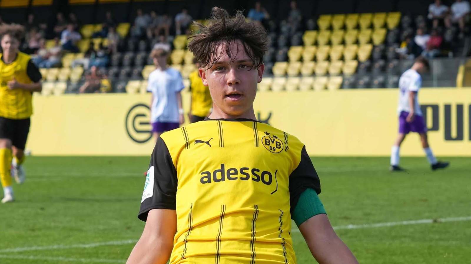 เดอะกันเนอร์สสอบถามทางโทรศัพท์เกี่ยวกับความเป็นไปได้ในการคว้าตัวดาวรุ่งพรสวรรค์จากโบรุสเซีย ดอร์ทมุนด์