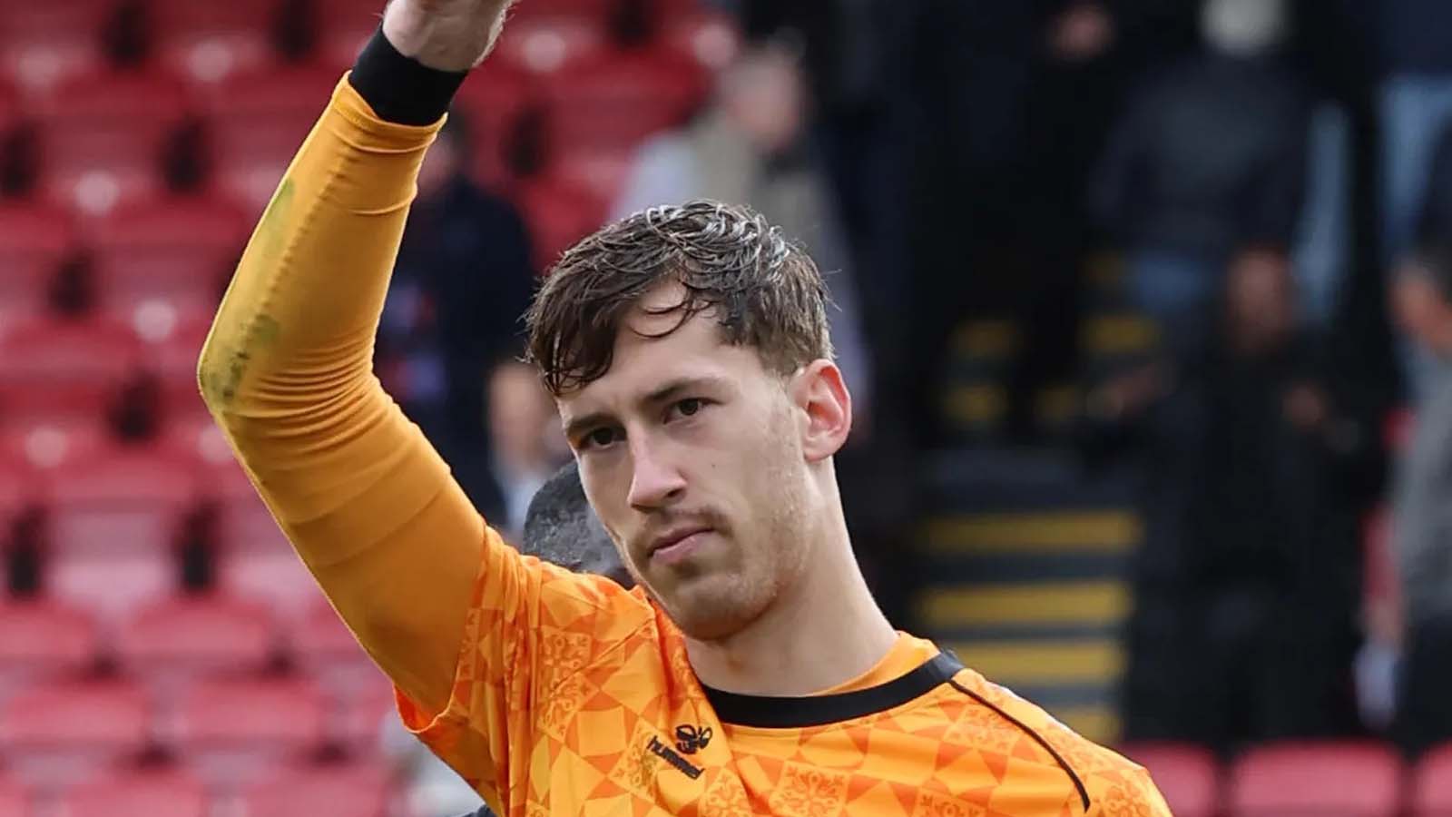 ลิเวอร์พูลและแมนเชสเตอร์ ซิตี้ ในการแย่งชิงตัวผู้รักษาประตูพรีเมียร์ลีกมูลค่า 50 ล้านปอนด์ในช่วงซัมเมอร์นี้