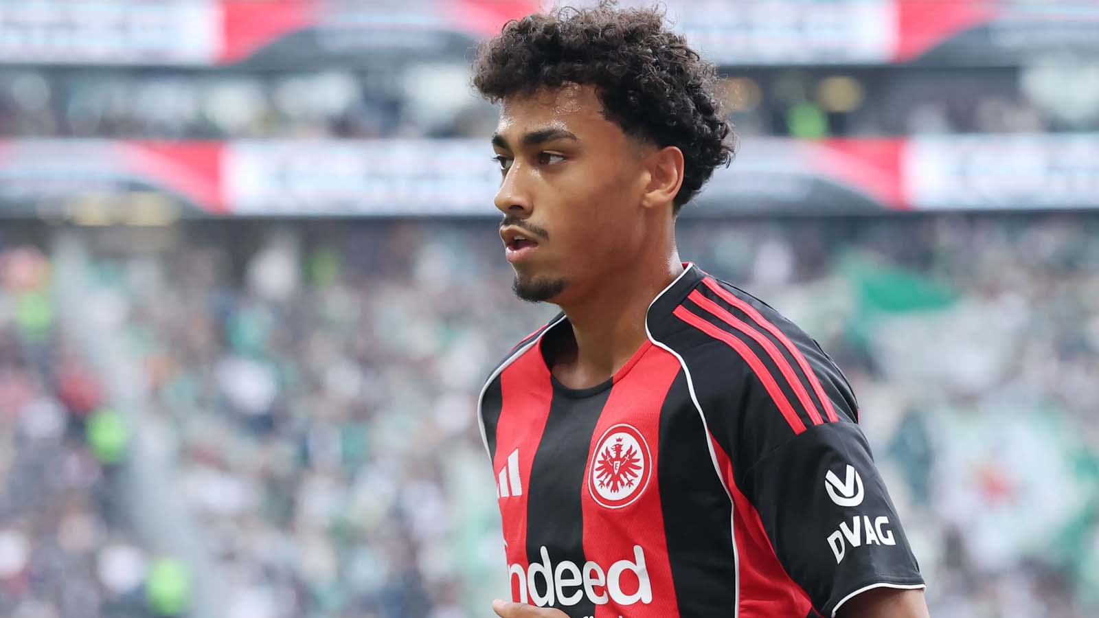 อาร์เซนอลและท็อตแนมได้รับข่าวดีครั้งใหญ่เกี่ยวกับเลออน โกเร็ตซ์กา มิดฟิลด์ของบาเยิร์น ที่ประกาศการย้ายทีมอย่างเป็นทางการ