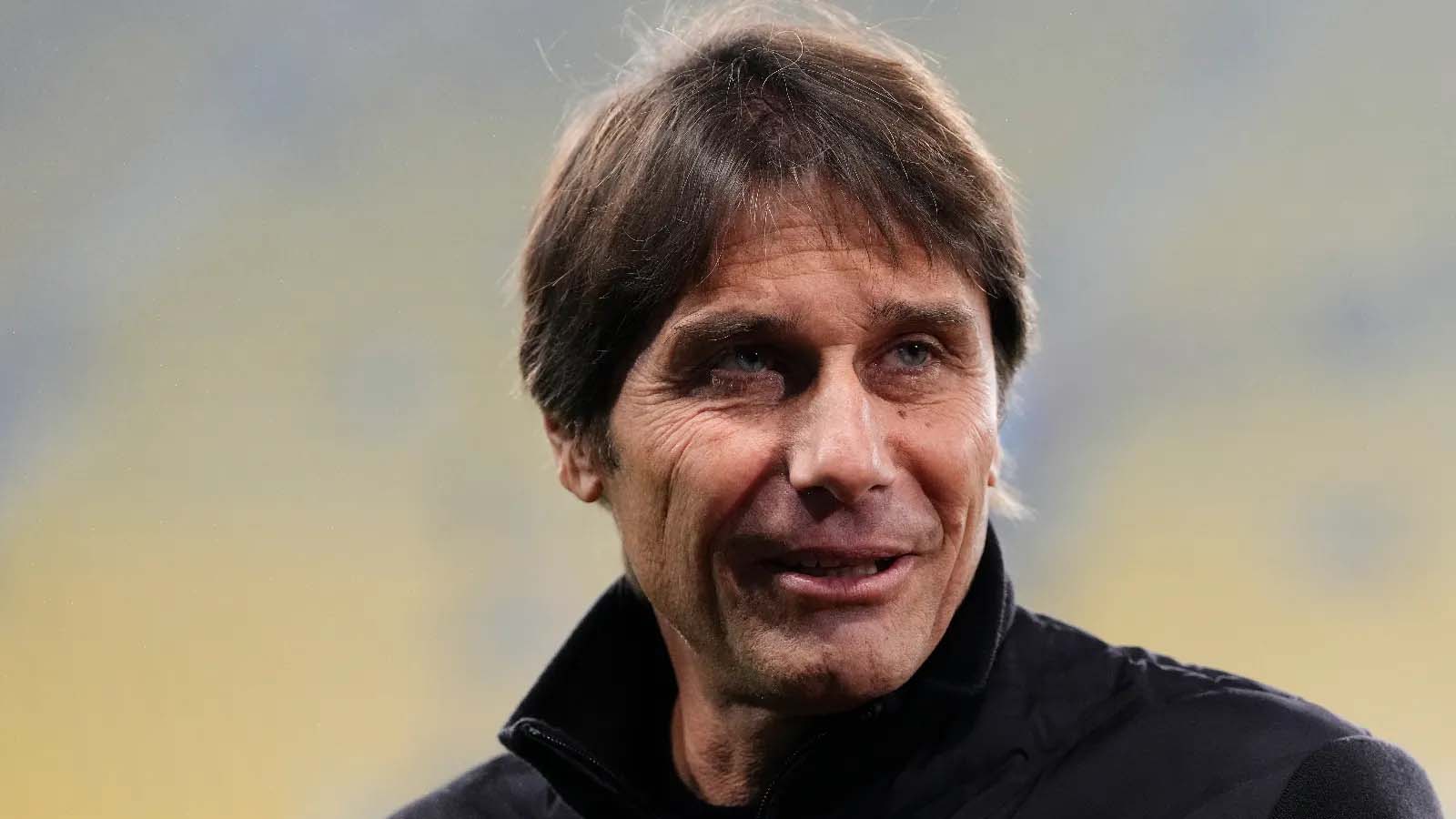 ราสมุส ฮอยลุนด์ เตรียมย้ายออกจากโอลด์แทรฟฟอร์ดอย่างถาวร โดยประธานสโมสรนาโปลีออกมาให้สัมภาษณ์